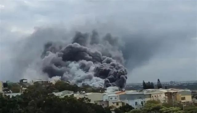 12.19火災(zāi)事故通報：9死8傷！初步研判系電焊火星引燃油漆混合物導(dǎo)致！當(dāng)?shù)匾牙樟钔９ぃ? title=